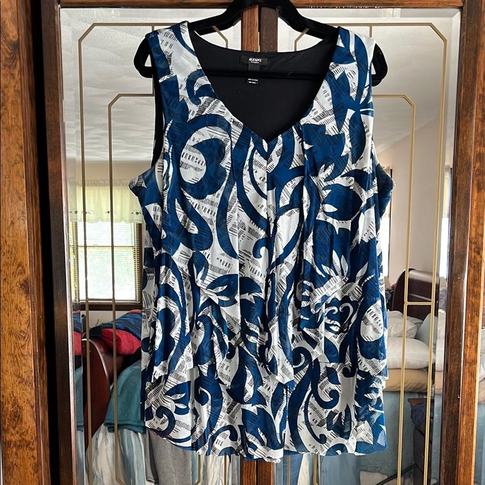 “EUC “- Alfani Woman Blue and White Pleated Ruffle Sleeveless Tank Top